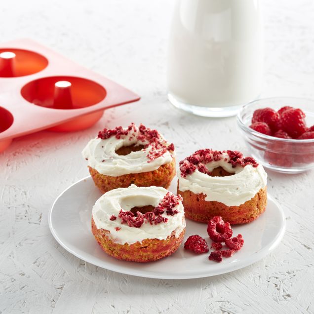 Donut Mold Platinum Silicone donut mold to prepare irresistible homemade donuts.