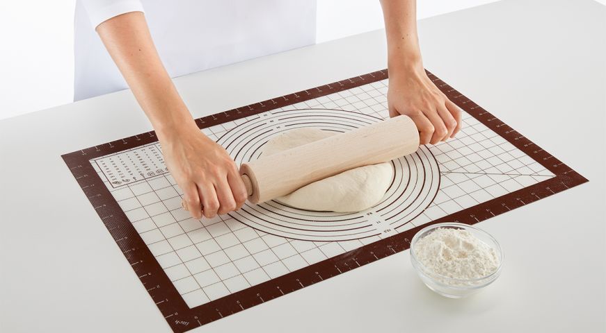 Non-stick pastry mat with measures, 24" x 16" Silicone pastry mat with measurements.