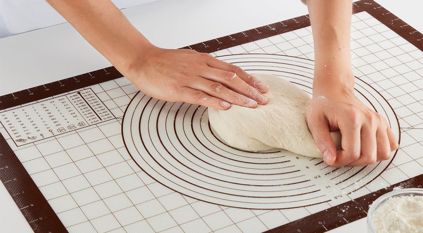 Non-stick pastry mat with measures, 24" x 16" Silicone pastry mat with measurements.