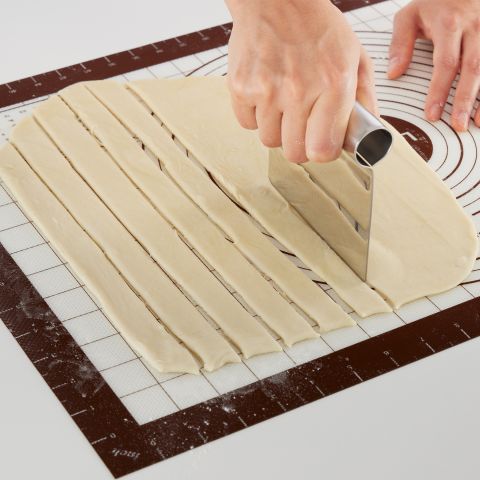 Non-stick pastry mat with measures, 24" x 16" Silicone pastry mat with measurements.