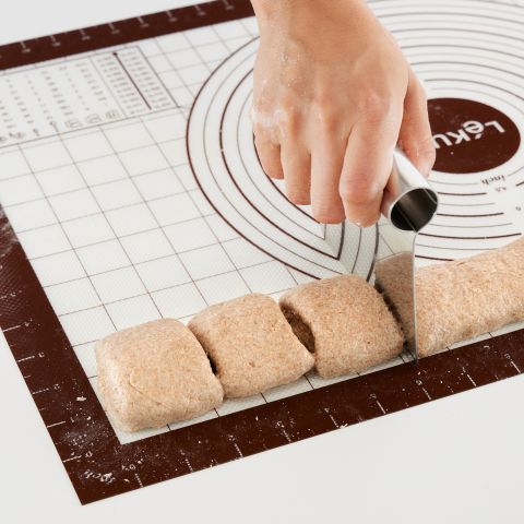 Non-stick pastry mat with measures, 24" x 16" Silicone pastry mat with measurements.