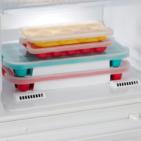Rectangular ice cube tray with lid The coolest way to refresh yourself!