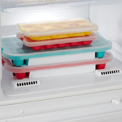 Penguin ice cube tray with lid The coolest way to refresh yourself!
