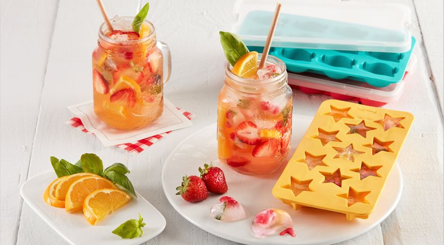 Penguin ice cube tray with lid The coolest way to refresh yourself!