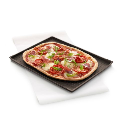 Rectangular Pizza Crisper Mat Bake delicious home-made pizza with a crispy finish.
