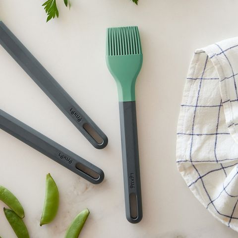 Non-Scratch Platinum Silicone Brush Give your dishes the perfect finishing touch!
