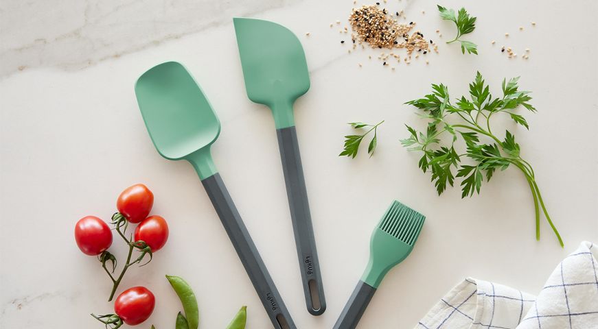 Non-Scratch Platinum Silicone Brush Give your dishes the perfect finishing touch!