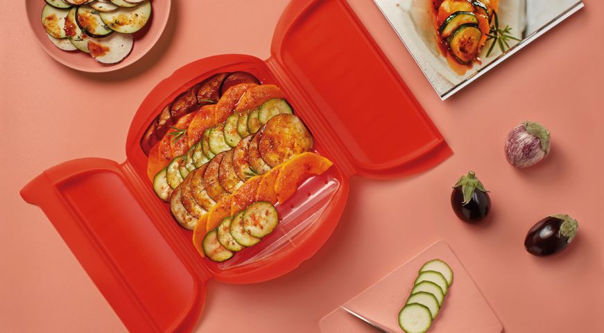 Microwave Steam Cooker With Tray & 10 Minute Cookbook, 3-4 Servings Healthy recipes in 10 minutes!
