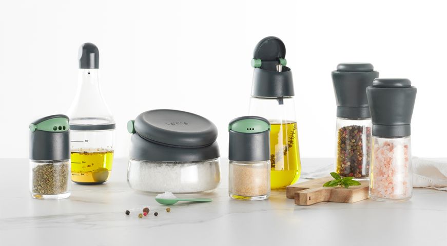 Salt and pepper mill Brighten up and add flavor to your preparations!