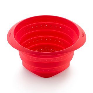 Collapsible Colander, Ø 9.1 in It strains, drains and saves space.