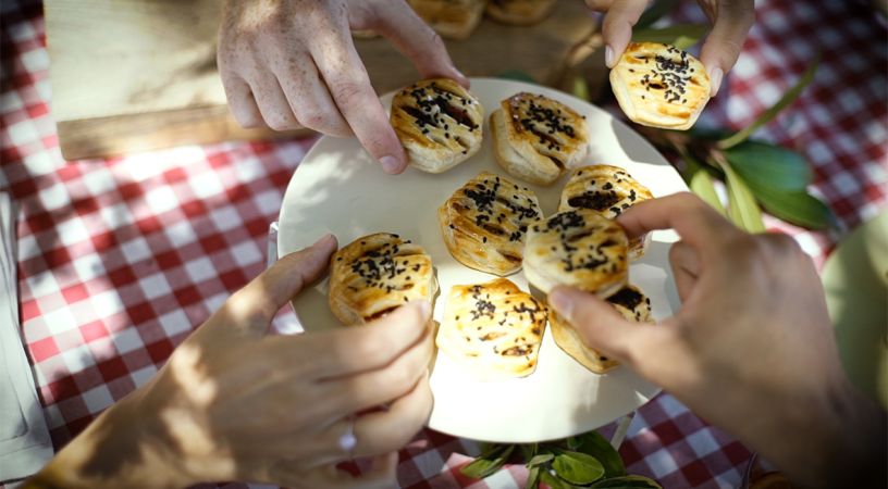 Mini Pies Kit Effortlessly prepare 19 mini pies in one go!