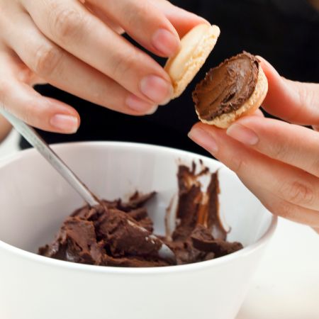 Tapete Macaron Esterilla que permite preparar fácilmente los típicos macarons franceses.