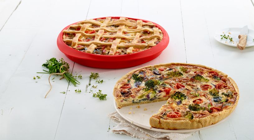 Quiche Pan ø 28 cm with ceramic plate Bake and remove your quiches from the mould with no hassle.