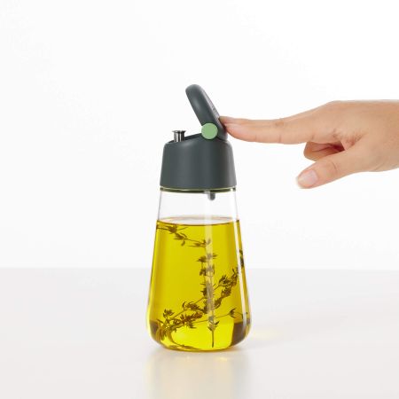 Oil Dispenser Dress your dishes with added control!