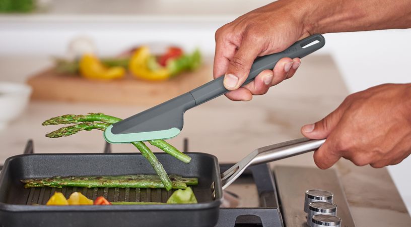 Kitchen Tongs Flip the smallest pieces!