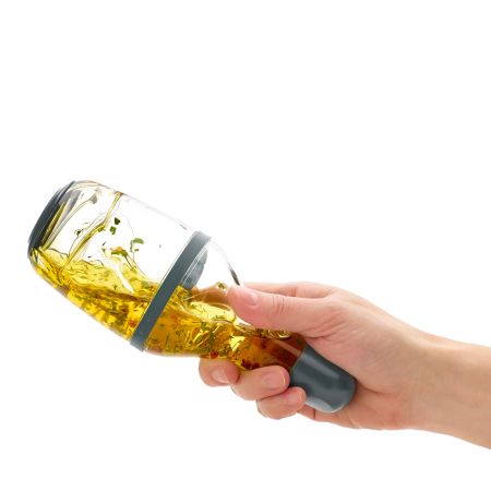 Dressing Shaker Shake to emulsify your salad dressings quickly and easily!