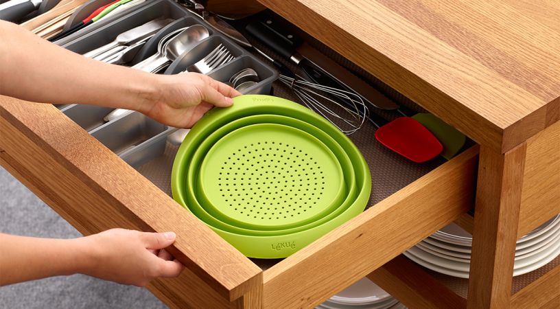 Collapsible Colander, ø 23 cm It strains, drains and saves space.