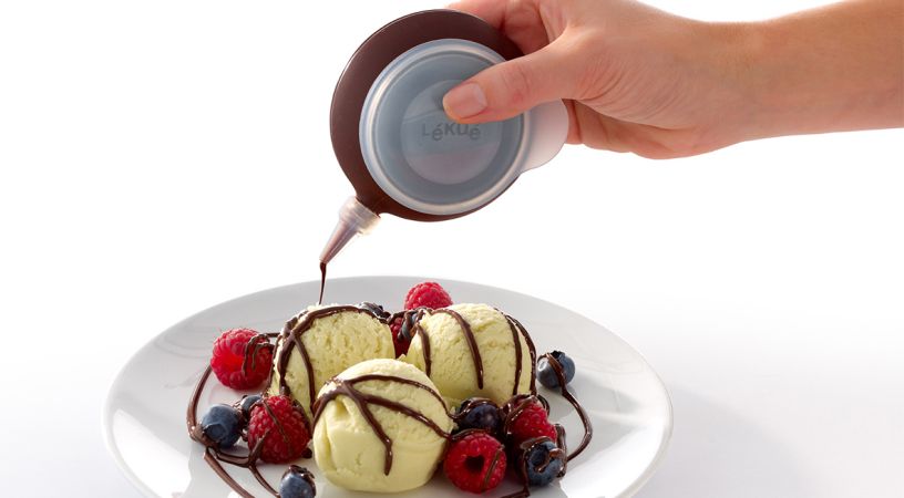 Decopen with 4 Nozzles Prettier desserts and savoury dishes with your decorating pen.