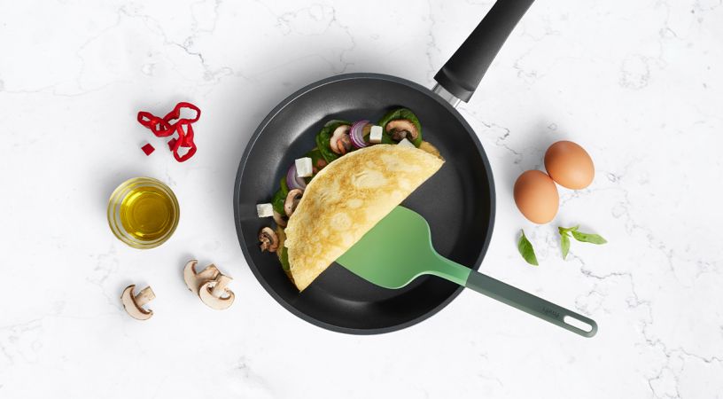 Spatula for Omelettes and Crêpes Flip like a chef, no more broken omelettes!