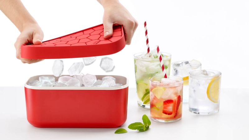 Ice Box Ice cube tray to make and storage ice cubes