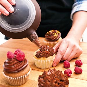 Decomax An easy-to-use pastry bag, fun and intuitive!