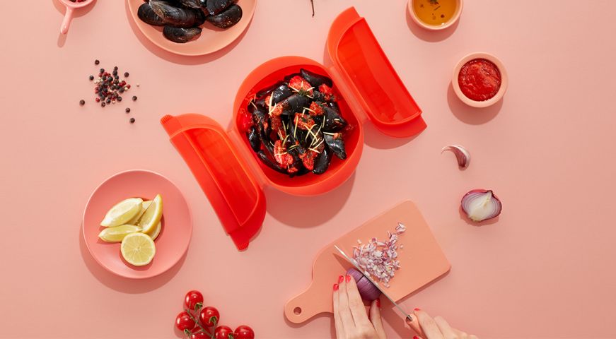 Deep Microwave Steam Cooker 1-2 p. Easily steam veggies and soups in your microwave!