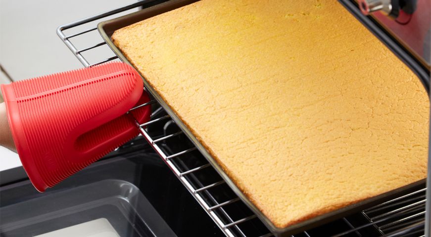 Tapis De Four À Rebord 40X30Cm Une feuille qui facilite la préparation de plats roulés.