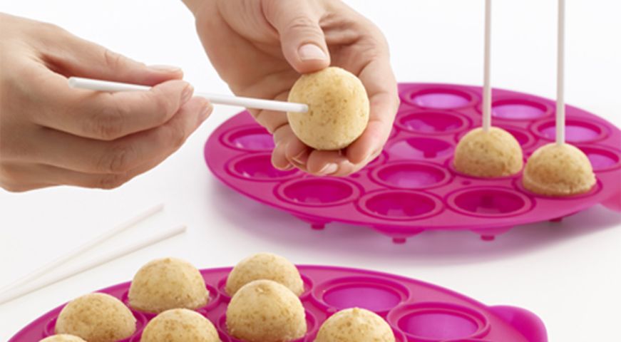 Cake Pops Mould Silicone mould to prepare 18 perfect cake pops.