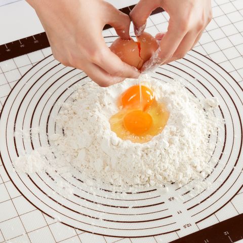 Non-stick pastry mat with measures, 24" x 16" Silicone pastry mat with measurements.