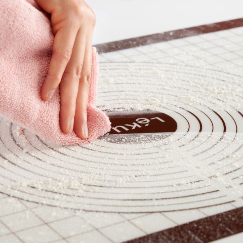 Non-stick pastry mat with measures, 24" x 16" Silicone pastry mat with measurements.