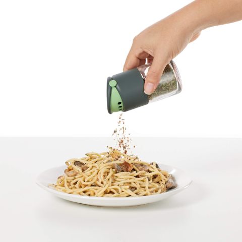 Set of 4 Spice shakers Spices always on hand!