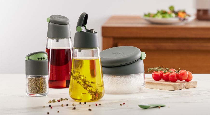 Set of 4 Spice shakers Spices always on hand!