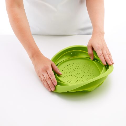 Collapsible Colander, ø 23 cm It strains, drains and saves space.