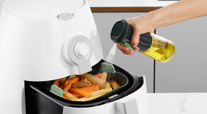 Oil Sprayer Healthier dishes with just the right amount of oil!