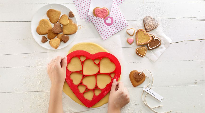 Puzzle Hearts Cookie Cutter 12 heart-shaped cookies with one cut of the dough.