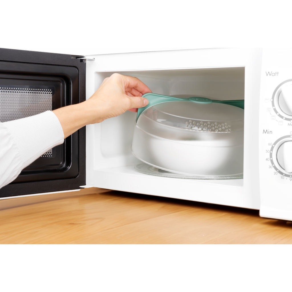 Microwave Plate Cover Effortless handling from any angle!
