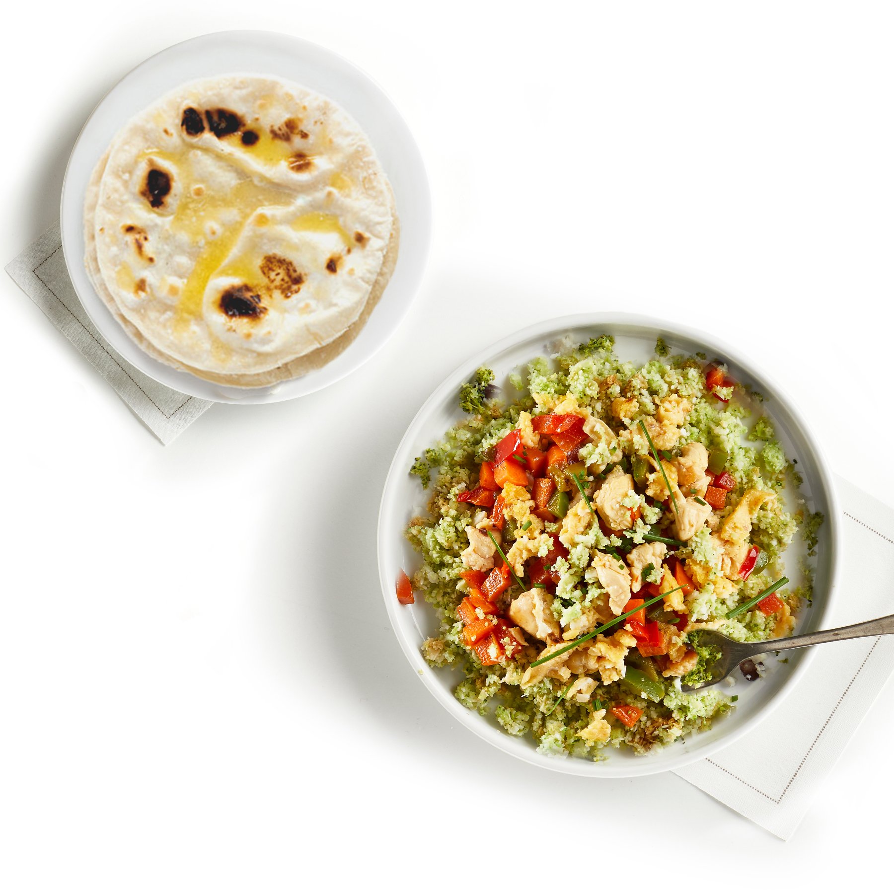Taboulé au couscous de chou-fleur, fromage frais et pain indien