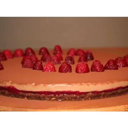 Tarta de mousse de chocolate con frambuesas