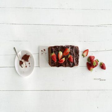 Plum-cake de xocolata amb maduixots