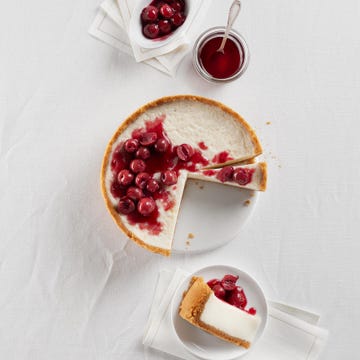 Baked cheesecake with cherries
