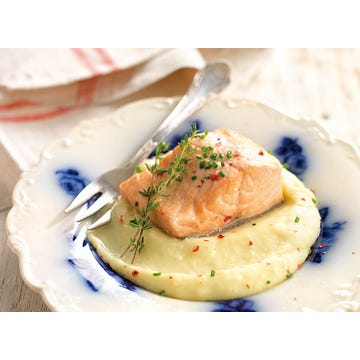 Salmon flavored with vanilla and applesauce