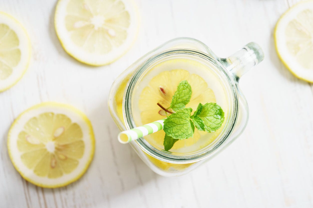 mitos-verdades-agua-limon